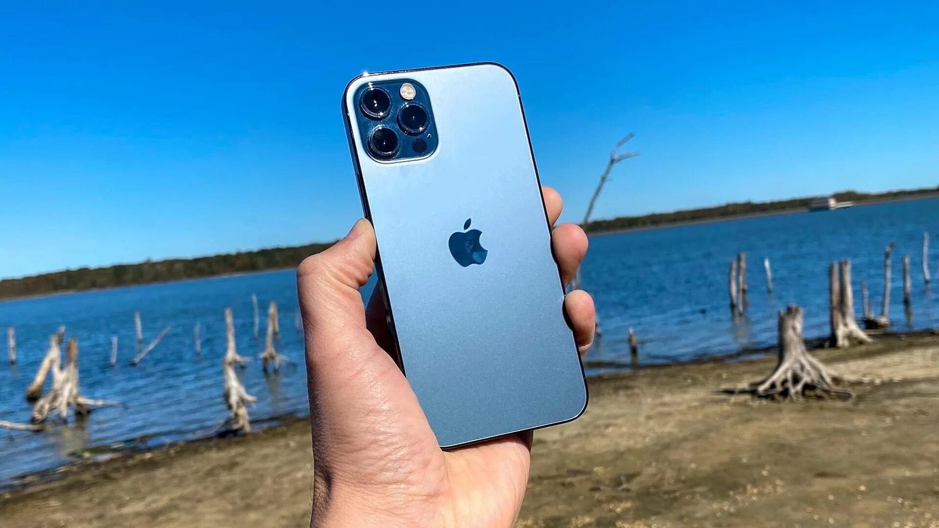 Apple zase trápí uživatele! Zpomaluje telefony, dokonce i nejnovější iPhone 12