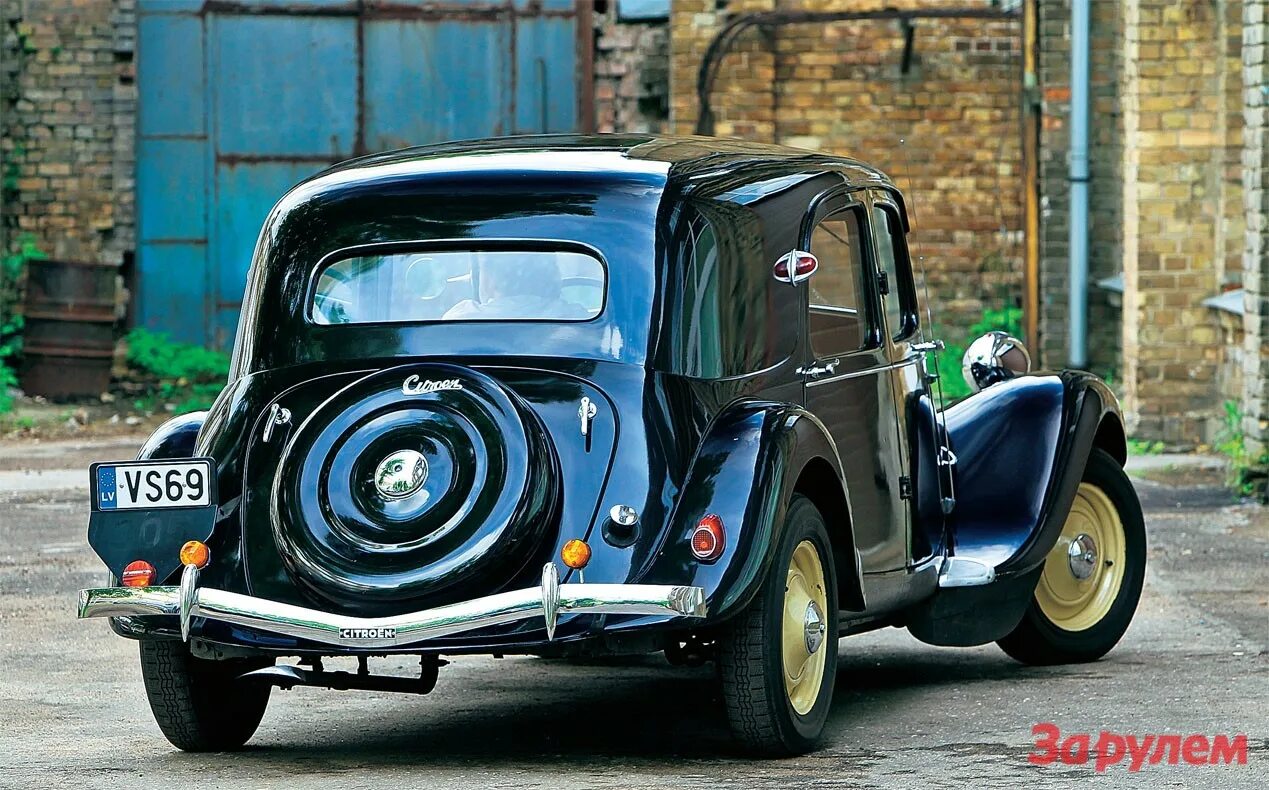 Citroen traction 11cv. Citroen 11cv вермахта. Ситроен 11. Citroen 11cv. Ситроен 11.