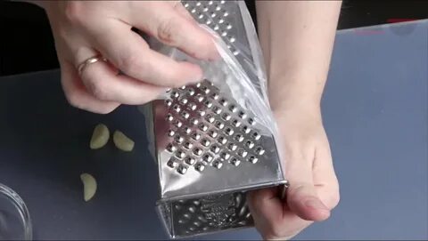 Как измельчить чеснок и не вымазать тёрку Вкусная минутка Дзен