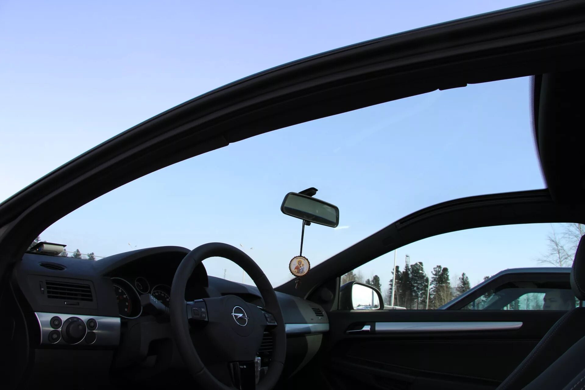 Крыша astra h. Opel astra h gtc панорамное стекло. opel astra h gtc с панорамной крышей. опель аста с панорамной крышей.