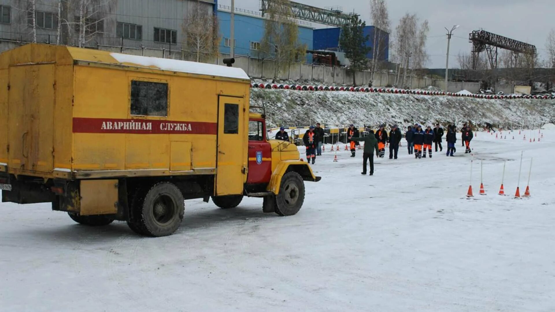 Аварийная черкесск. КАМАЗ аварийная служба Горводоканал. ЗИЛ Водоканал. КАМАЗ аварийка Водоканал. Водоканал аварийная машина КАМАЗ.