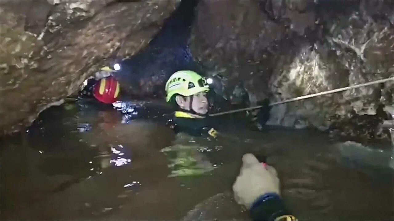 Тхамлуангнангнон спасательная операция. Таиланд пещера Тхам Луанг спасательная операция. Спасательная операция в Тайланде в пещере 2018. Спасательная операция в пещере Тхамлуангнангнон.