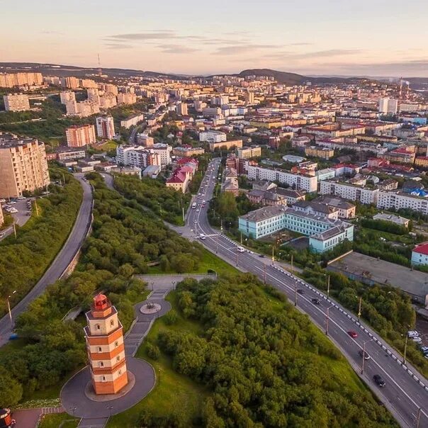 Инди мурманск. Город Мурманск с высоты птичьего полета. Город с птичьего полета Мурманск. Мурманск с высоты. Мурманск вид сверху.