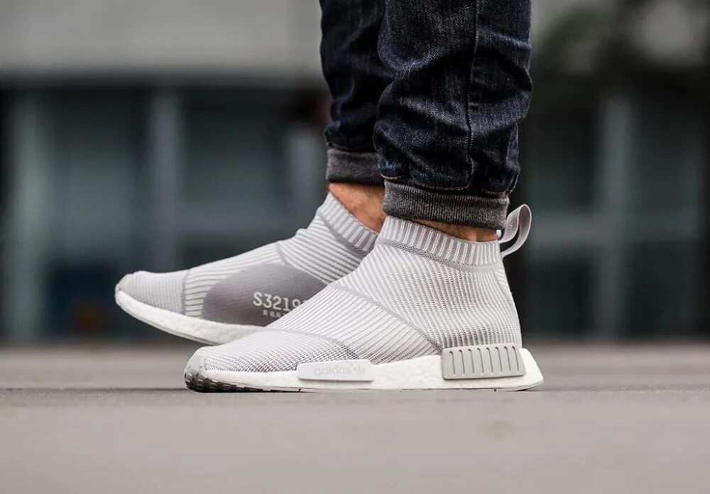 Адидас NMD. Adidas NMD r1 v2. Adidas кроссовки NMD_r1 v2. Adidas NMD без шнурков. Кроссовки adidas nmd