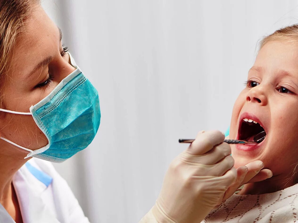 Обработка полости рта ребенку. Инфекции ротовой полости у детей.