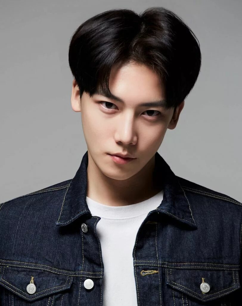 Sung bo. Джисон stray kids. Чха бон сон кошачий бар. Актер cha bo sung. Чха бо ун.