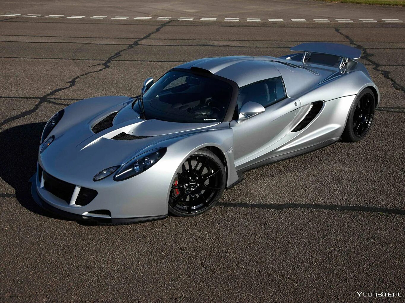 Быстрая машина картинка. Хеннесси Веном gt Спайдер. Hennessey Venom gt 2010. Машина Hennessey Venom f5. Суперкар Хеннесси Веном.