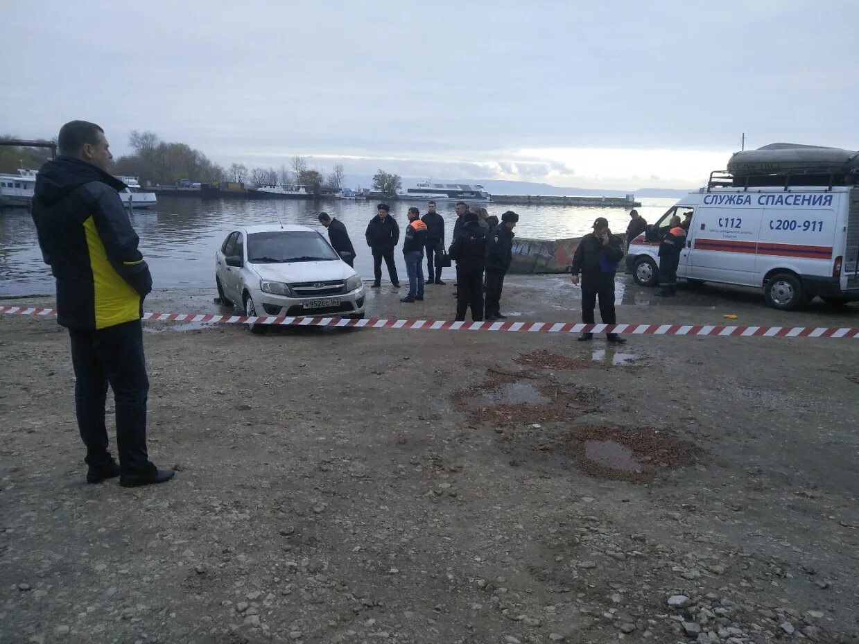 Утонул в волге. На Волге утонула женщина. Девушка в Волге утонула. Утонула девушка в Харькове.