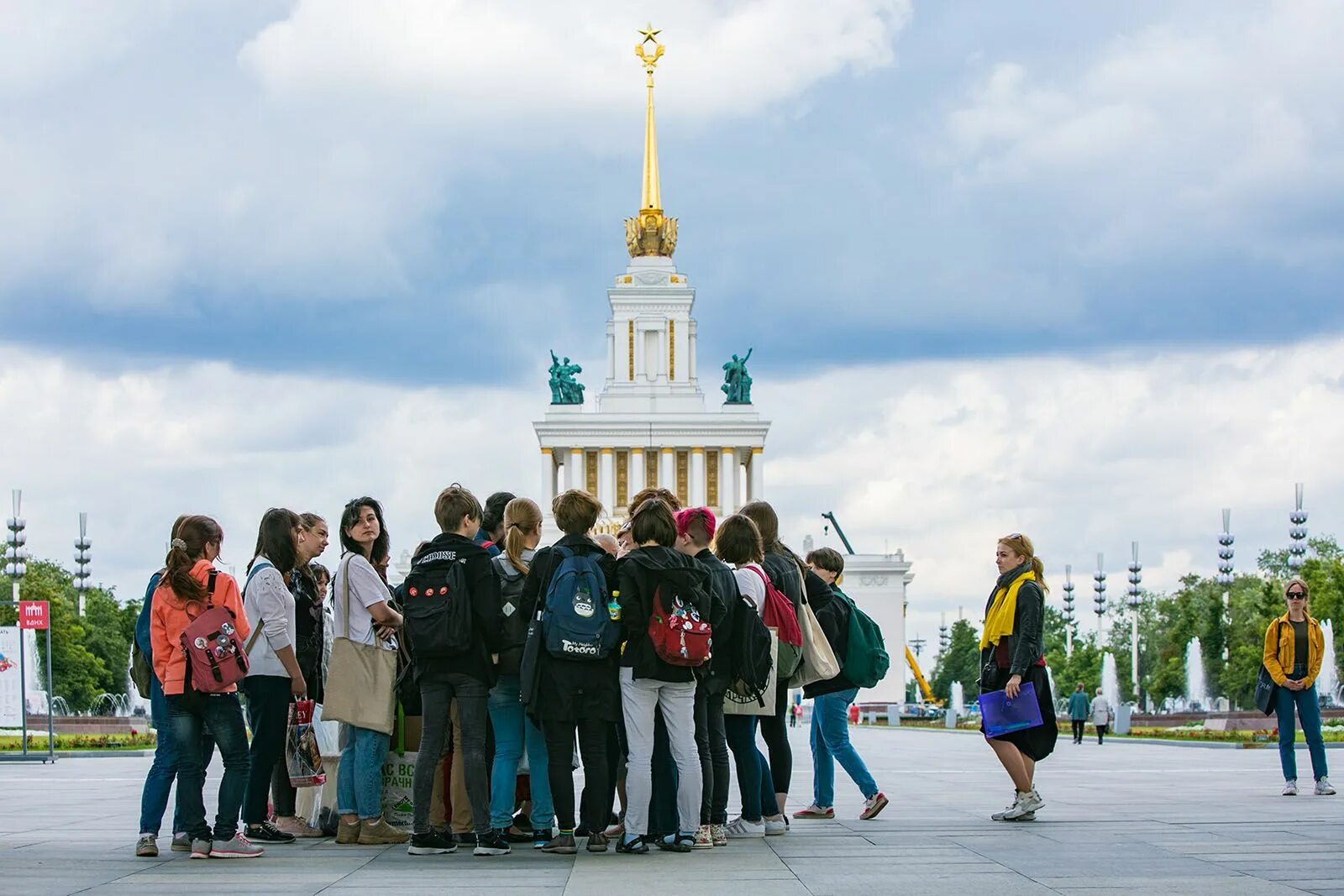 ВДНХ экскурсии. Экскурсия ВДНХ мероприятие. Ярмарка на ВДНХ. Экскурсия по выставке Россия на ВДНХ.