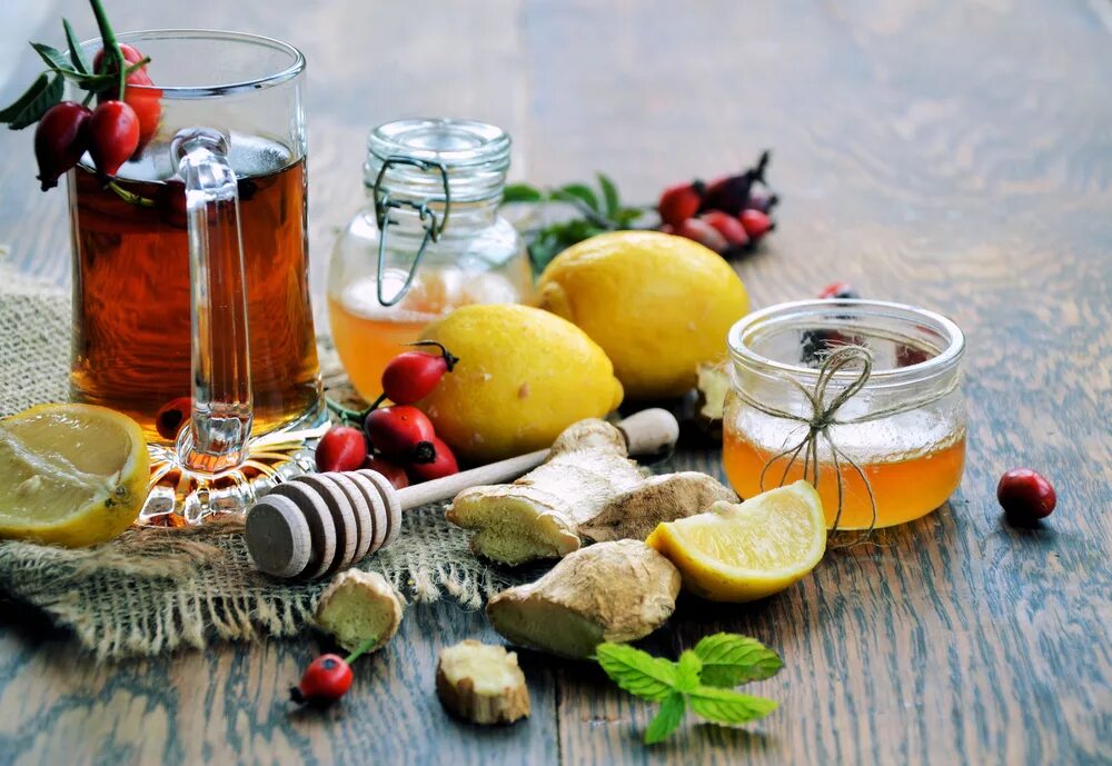 Целебные напитки от простуды. Чай с медом. Чай с мёдом и фруктами. Чай с лимоном и шиповником. Варенье помогает простуды