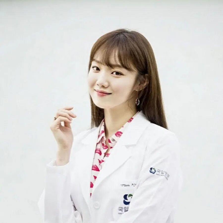 Корея про врача. Lee Sung Kyung Doctors. Shifokor QISMATI. Корейские медики. Корейские врачи девушки.