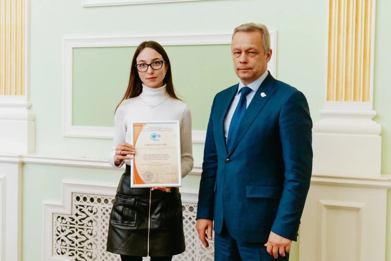 награждение стипендиатов. стипендиаты мэра братска. награждение стипендиатов. награждение стипендиатов. хужаева агту.