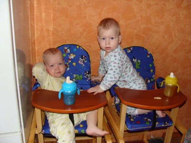 Разница в возрасте между детьми. Разница между детьми 1 год. Разница между детьми 2 года. Разница в возрасте между детьми. Дети в год разница.