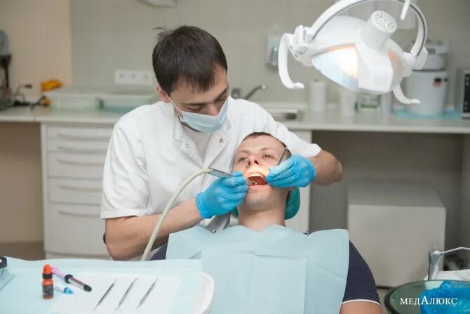 Врач занимающийся протезированием. Ортопедия в стоматологии. Ортопед стоматология. Ортопедия стоматологии стоматология. Современная ортопедическая стоматология.