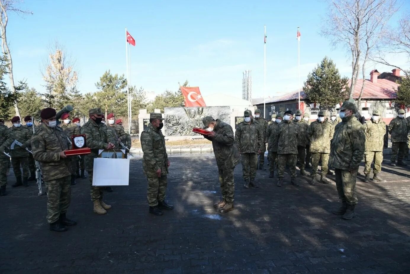 Погода в карсах. Азербайджанские военнослужащие находятся на сборах в Турции. Азербайджан Турция солдат. Азербайджански армия учение зимой.