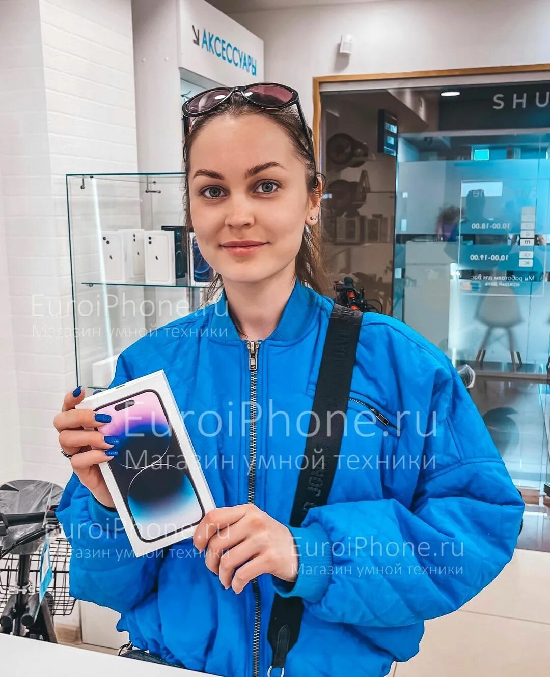 счастливые обладатели айфонов фото. 000. продавец яблок омск айфон. Max iphone омск. Iphone 4s.