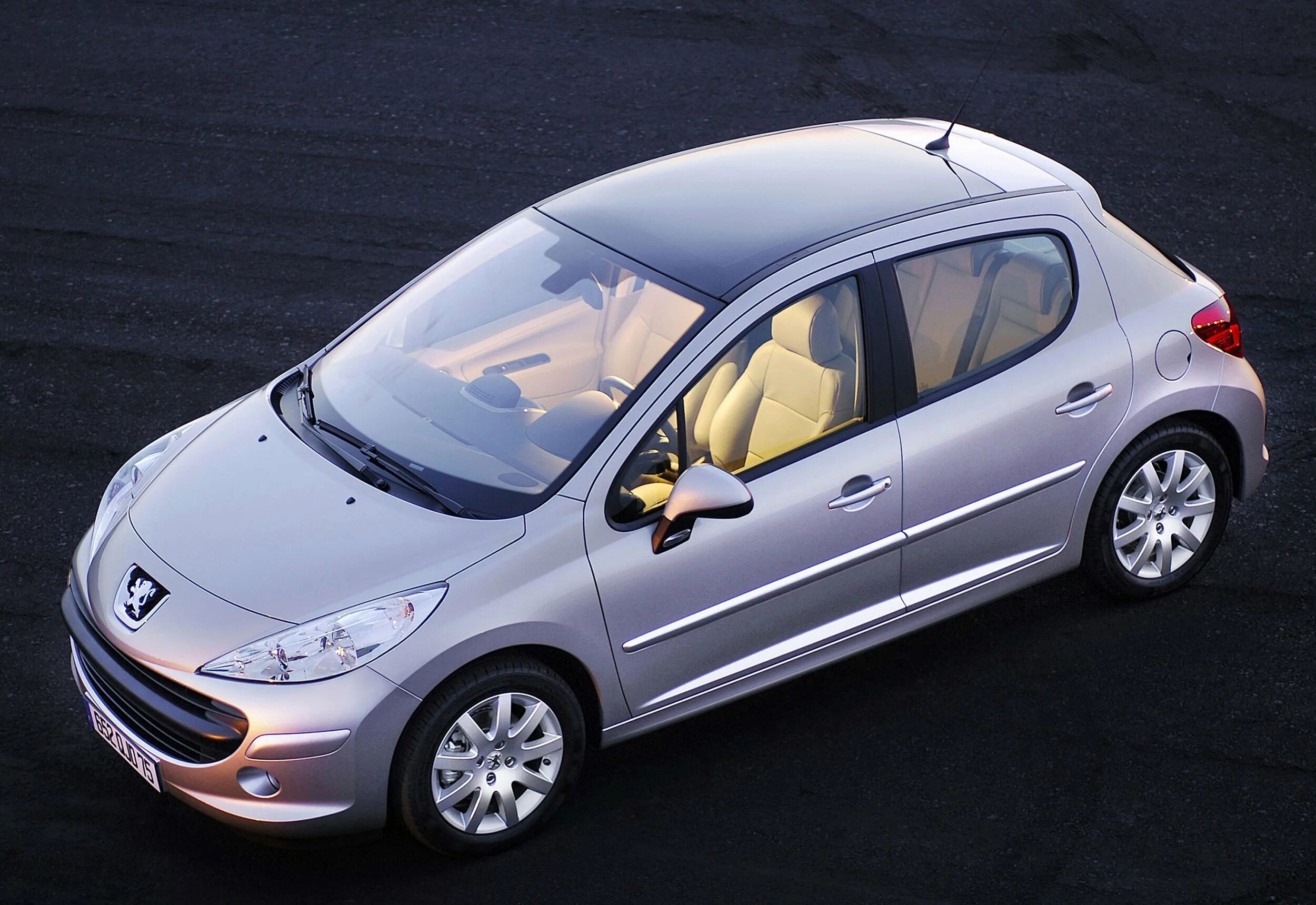 Какое пежо лучше купить. Машина Peugeot 207. Peugeot 207 2006. Пежо 207 4 двери. Peugeot 207 5 дверей.