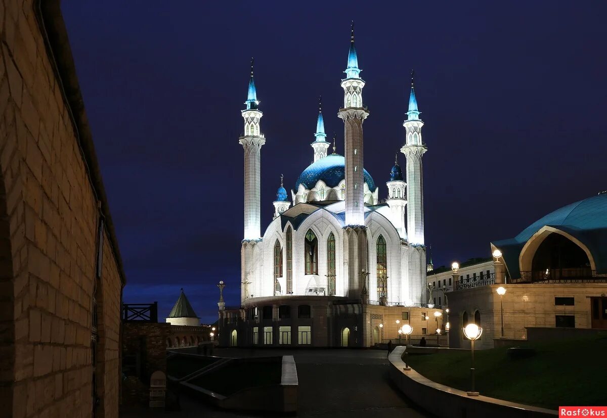 Казань междугороднее. Кул-Шариф Казань. Казань Кремль кул Шариф. Кул-Шариф Казань вечером. Казанский Кремль Казань вечером.