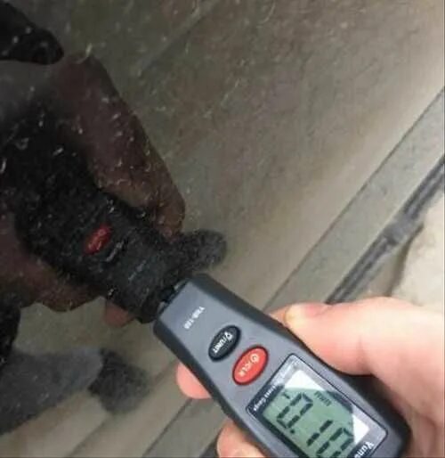 Толщиномер лпк красный. Ynb 100 прибор на авто лкп. Измеритель лкп тс 800. Мерить краску. Толщиномер mt-100.