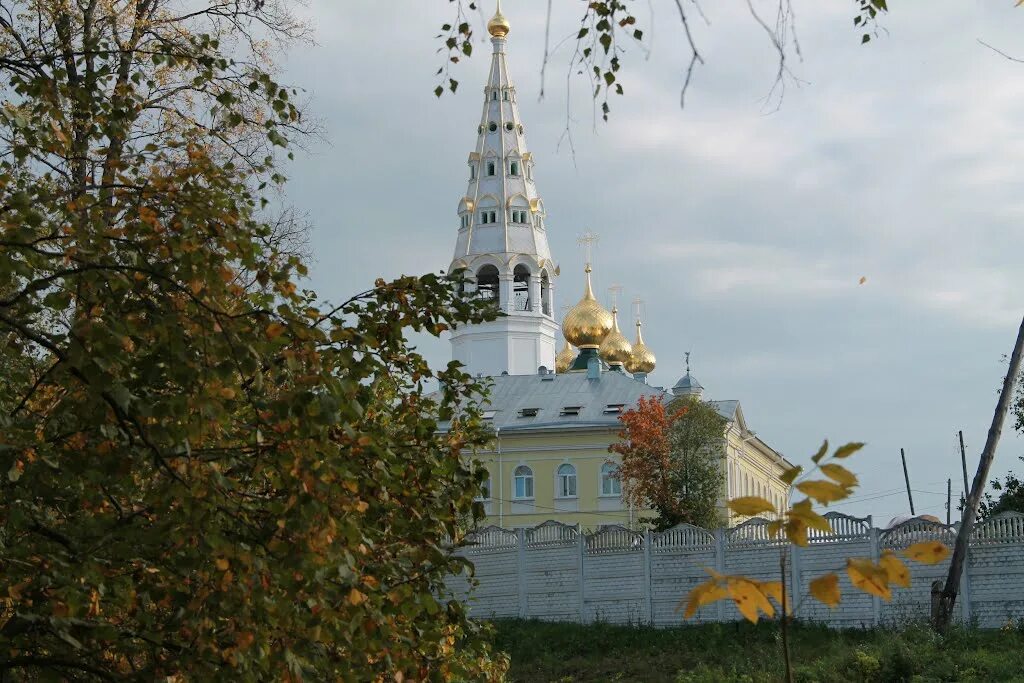 Погода в приволжске ивановской на неделю. Монастырь город Приволжск. Приволжск колокольня. Никольский монастырь в Приволжске Ивановской области.