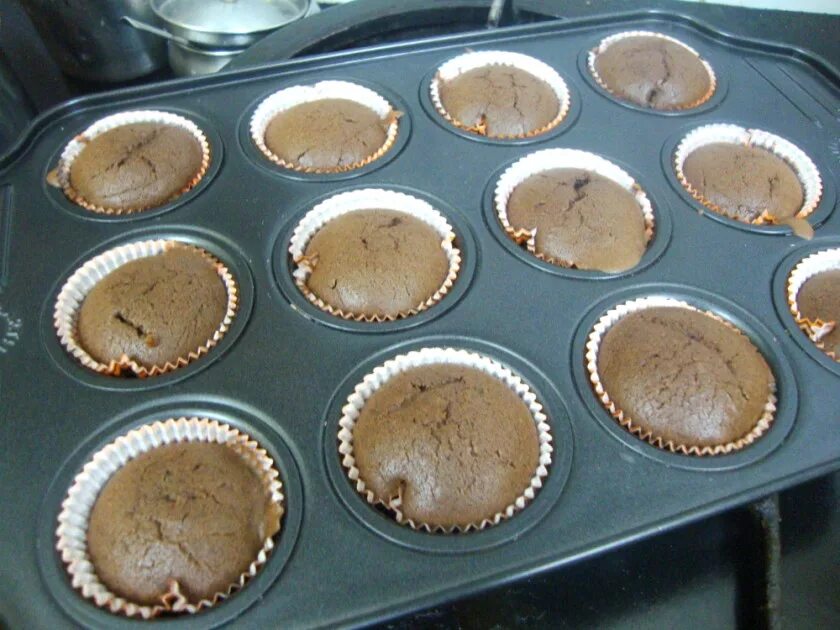 Шоколадный кекс в микроволновке в кружке. Кекс без какао. Кекс в кружке в микроволновке. Кекс в кружке в микроволновке. Шоколадный кекс в микроволновке в кружке.