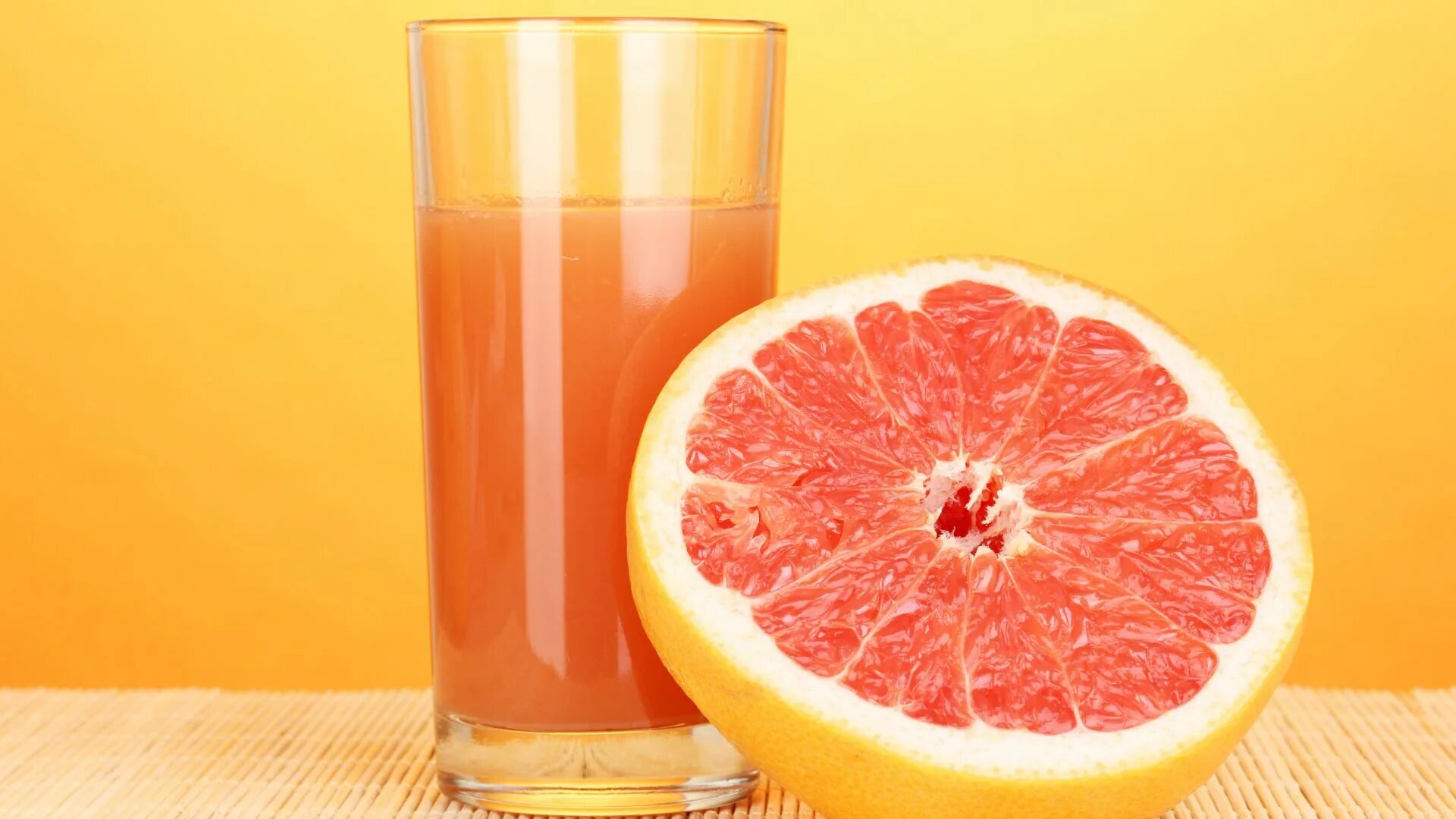 Грейпфрутовый сок можно. Фреш грейпфрут. Апельсин - грейпфрутовый сок. Грейпфруты для сока. Сок белого грейпфрута.