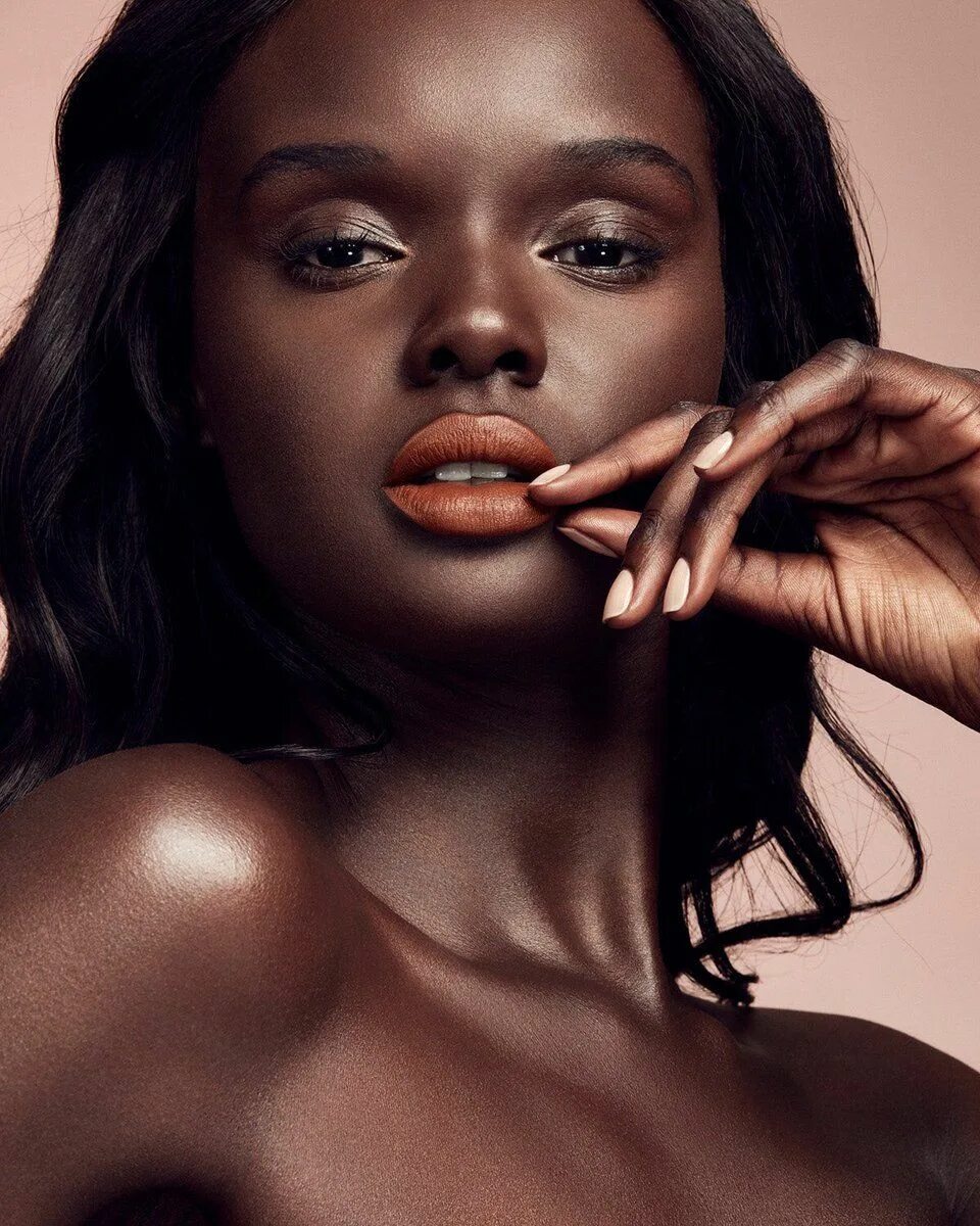 Duckie thot модель. Темнокожая модель. Очень чернокожая модель. Самая чернокожая модель.