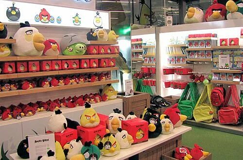 Bird store. Angry Birds в Хельсинки. Ангри Бедс товары. Энгри бердз Лэнд.