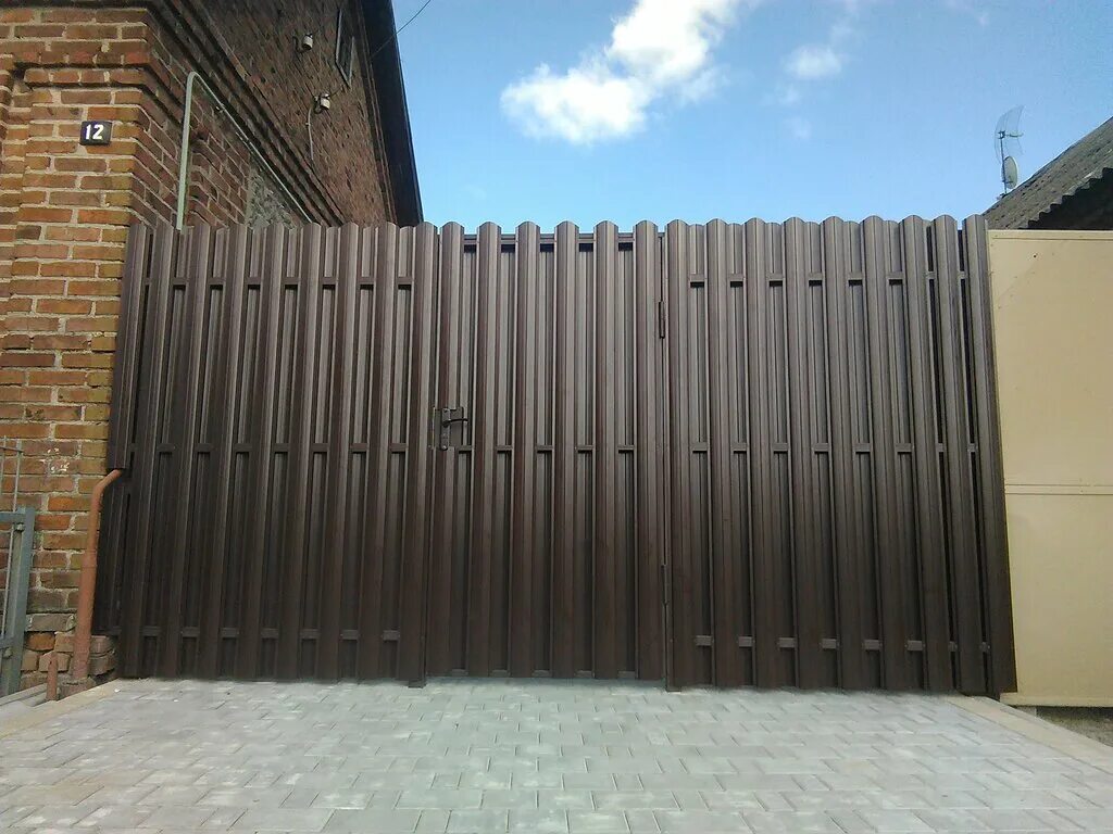 Металл гомель. Дверь металлическая 860х2050. Фигурная рубка листового металла. Цвет ручек на дверь медный антик. Металл гомель.