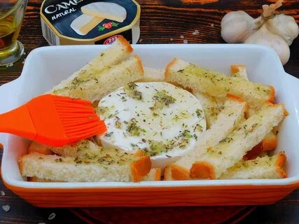 Сыр бри с чесноком и черри