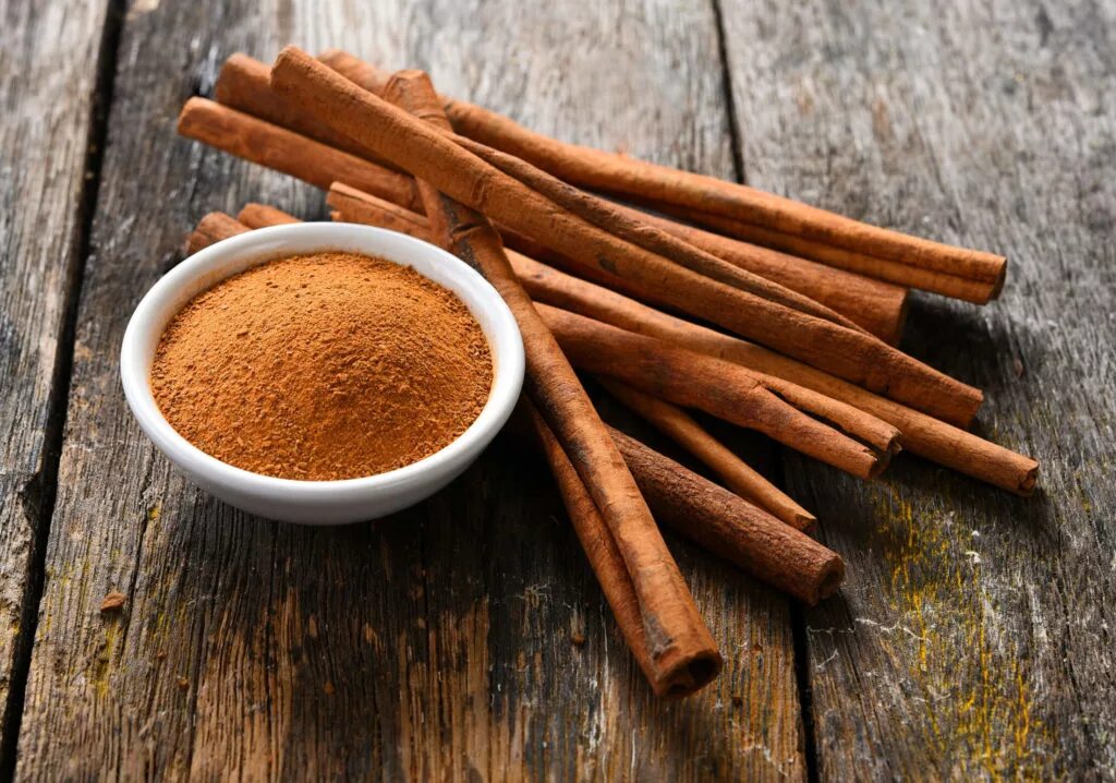 Кассия палочки. Корица трубочки. Cinnamon stick. Корица пряность. Циннамон корица.