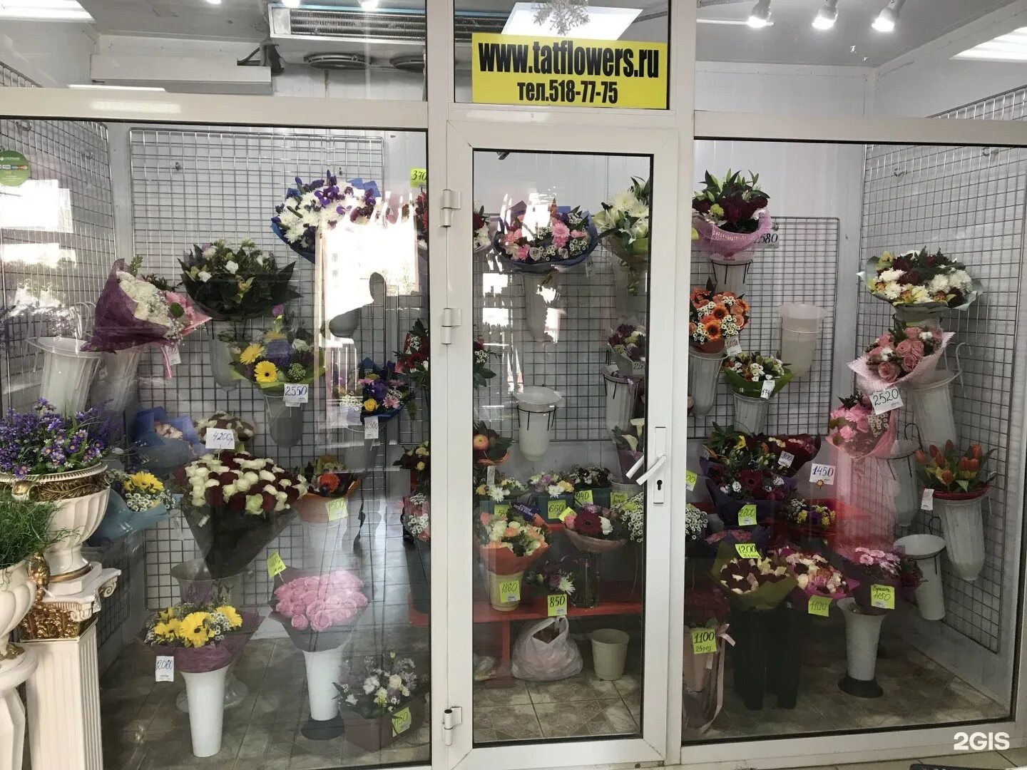 искусственные цветы на фудсити. рынок цветочный рассады. фуд сити цветочная база. фуд сити цветы. оптовая база цветов фуд сити.