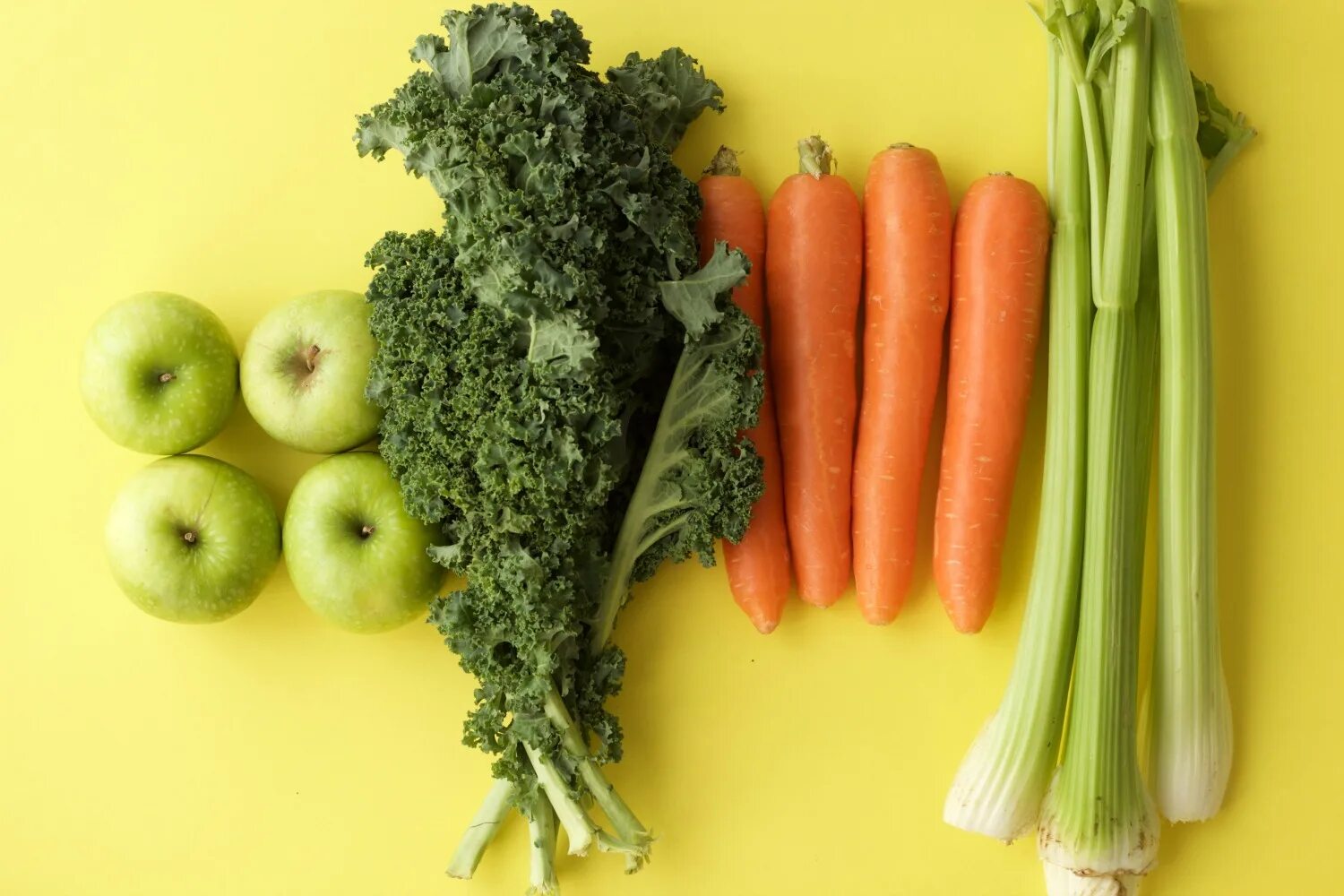 Овощ используют для приготовления. Сельдерей морковь яблоко. Полезные зеленые овощи. Жесткие овощи. Грубые овощи это.