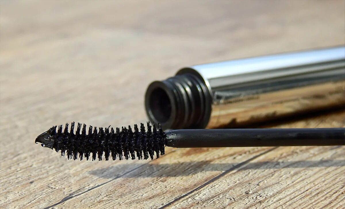 Тушь для ресниц добавь. Тушь. тушь для ресниц. mascara тушь для ресниц. засохшая тушь.
