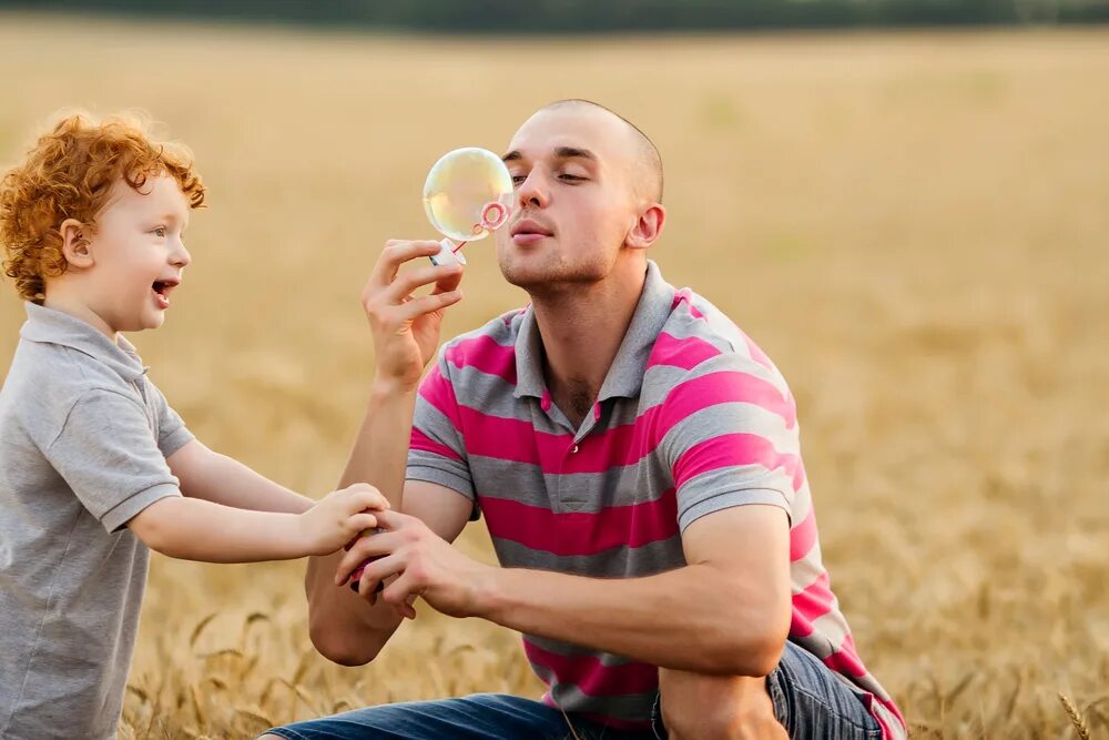 Спокойный родитель. Хорошие отношения с детьми. Родители и дети. Хорошие отношения с отцом. Родители дружат с детьми.