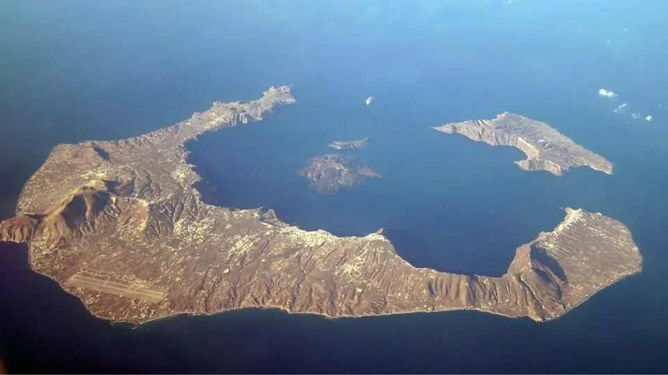 Вулкан санторин, греция. Кальдера вулкана санторини. Санторини вулкан. Санторини вулкан извержение. Вулканические острова санторини.