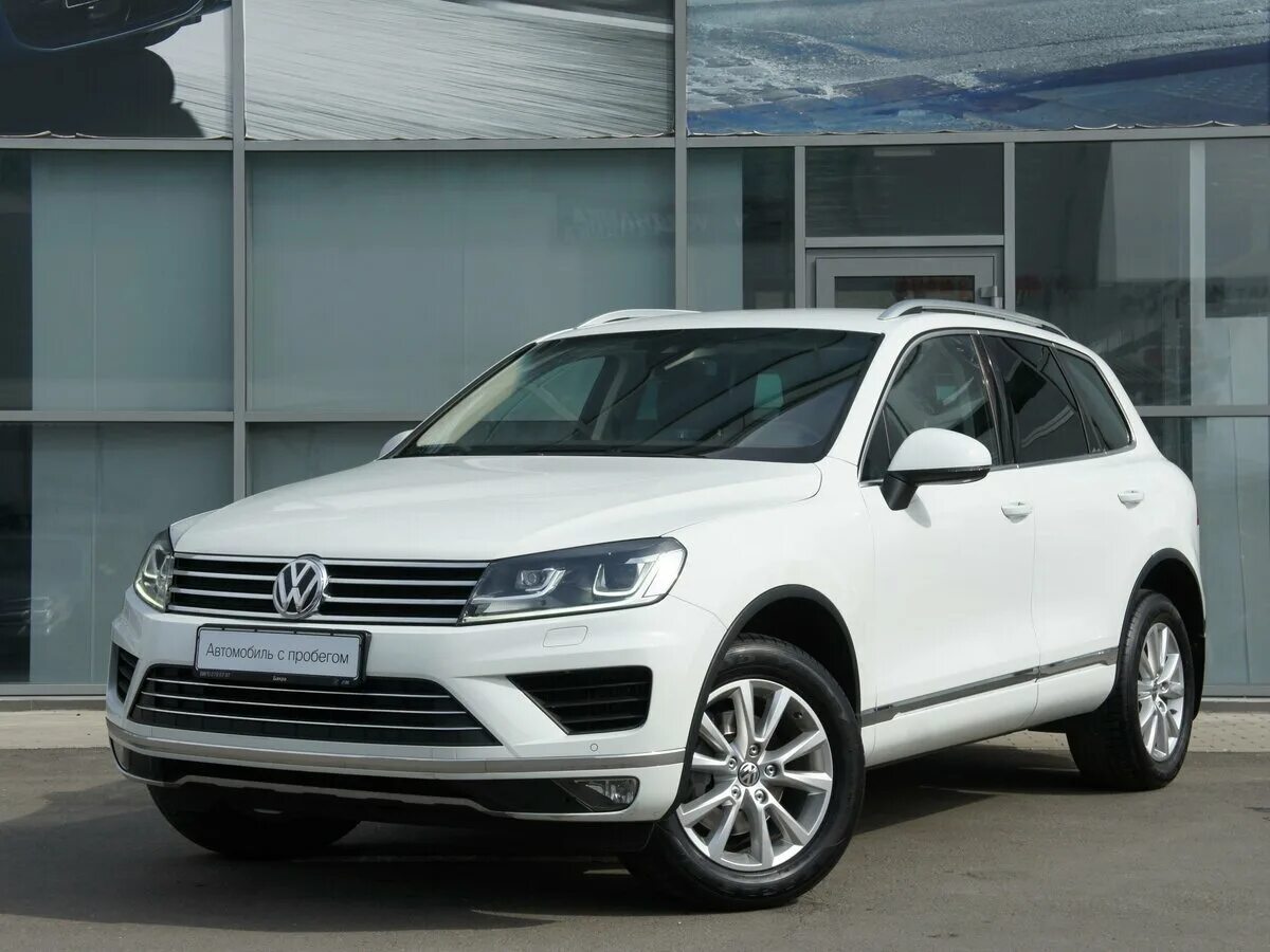 Черный туарег 2010г. Volkswagen touareg 2 поколение. Фольксваген туарег белый 2011. Туарег 1 в стиле бмв. Фольксваген черный джип.