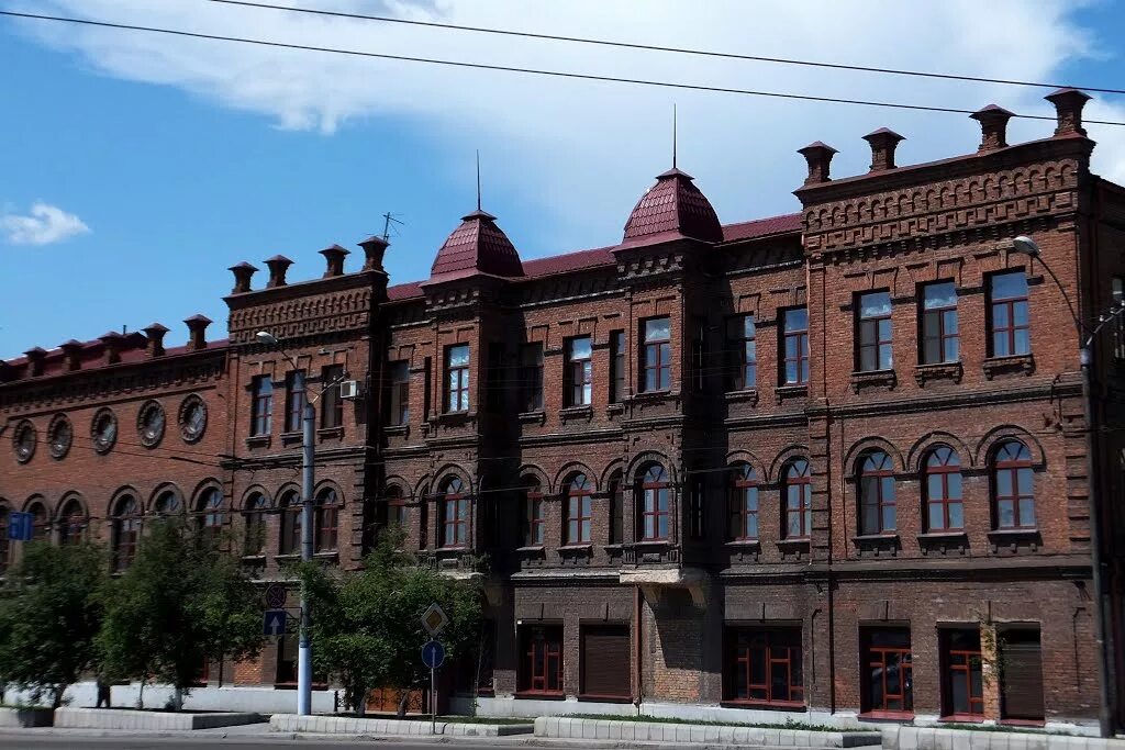 Город чита 1. Жд вокзал забайкальск. Чита титовская сопка вид на город. Чита фото. Город чита забайкальский край площадь.