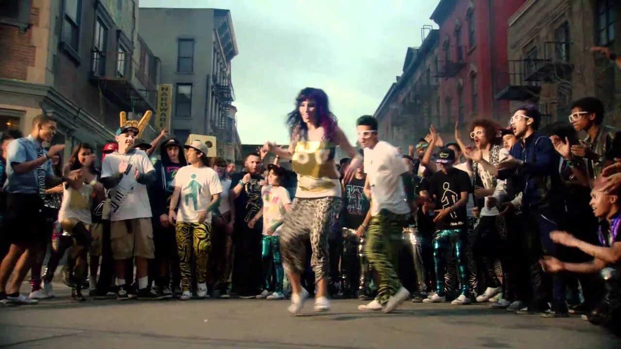 Im shuffle. Эври Дэй айм шафалин. LMFAO everyday im shuffling. Клип лмфао эври Дэй. Everyday i Shuffle in.