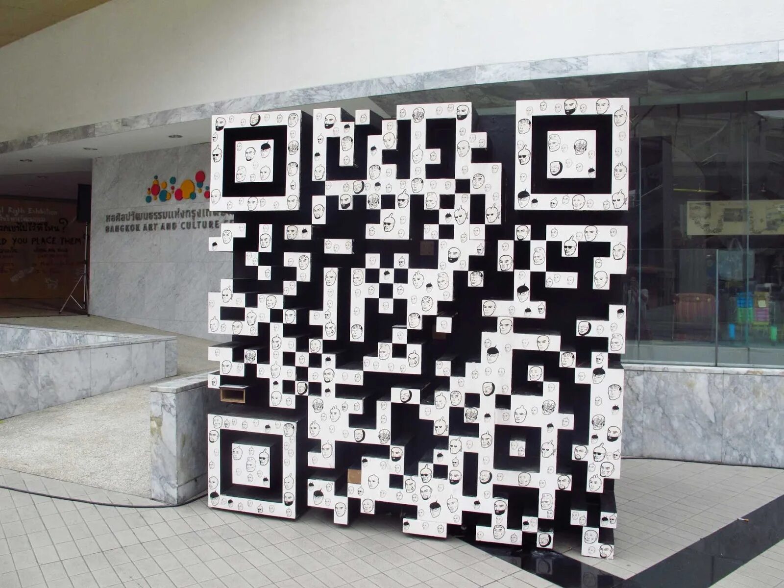 Qr код размещение. Креативные QR коды. Креативный QR код. Необычный QR. Дизайнерские QR коды.