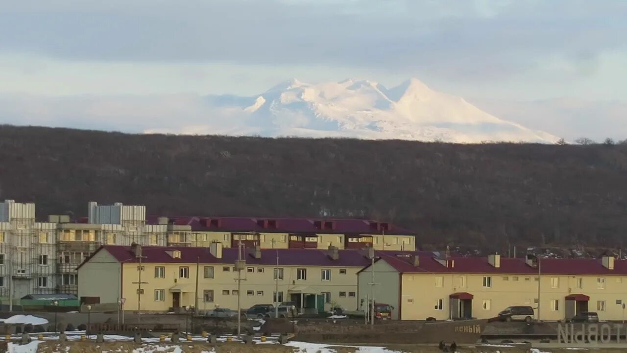 Остров Итуруп военный городок. Итуруп остров Военная часть. Остров Итуруп поселок горячий ключ. Поселок китовый на острове Итуруп.