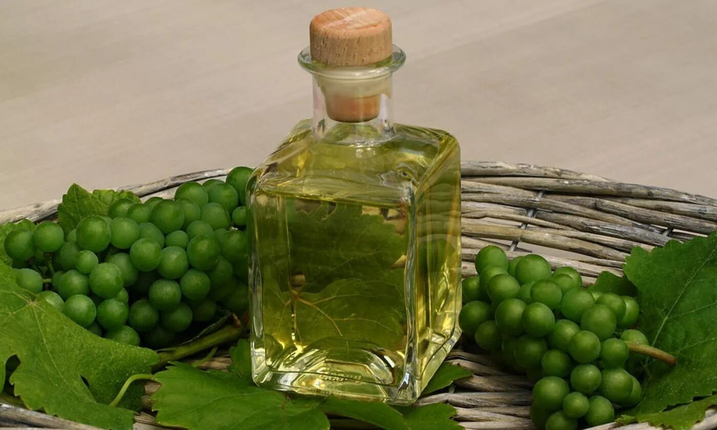 Масло виноградной косточки Фанагория. Grapeseed Oil виноградное масло. Винограда косточек масло. Виноград маслом.