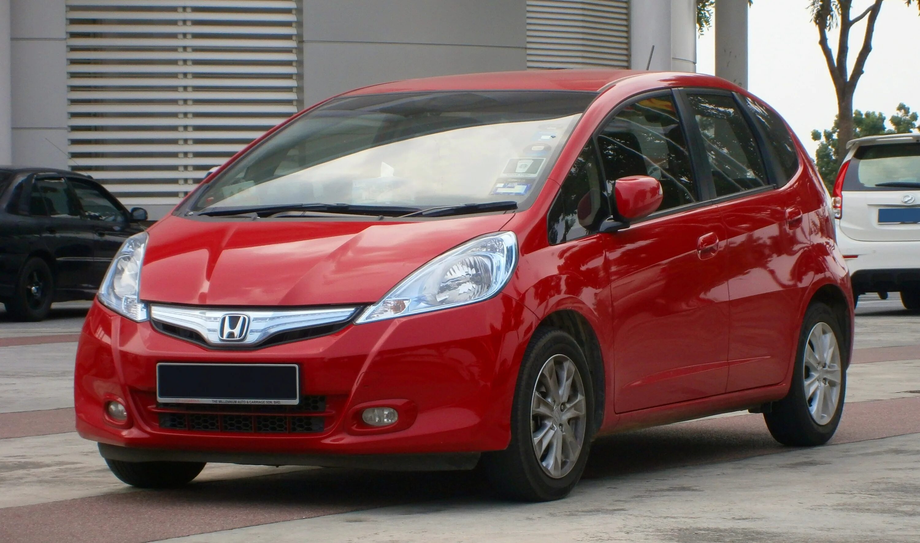 Хонда фит из японии. Honda Fit Hybrid 2012. Honda Jazz Hybrid 2012. Хонда джаз 2012 гибрид. Honda Fit 2012.