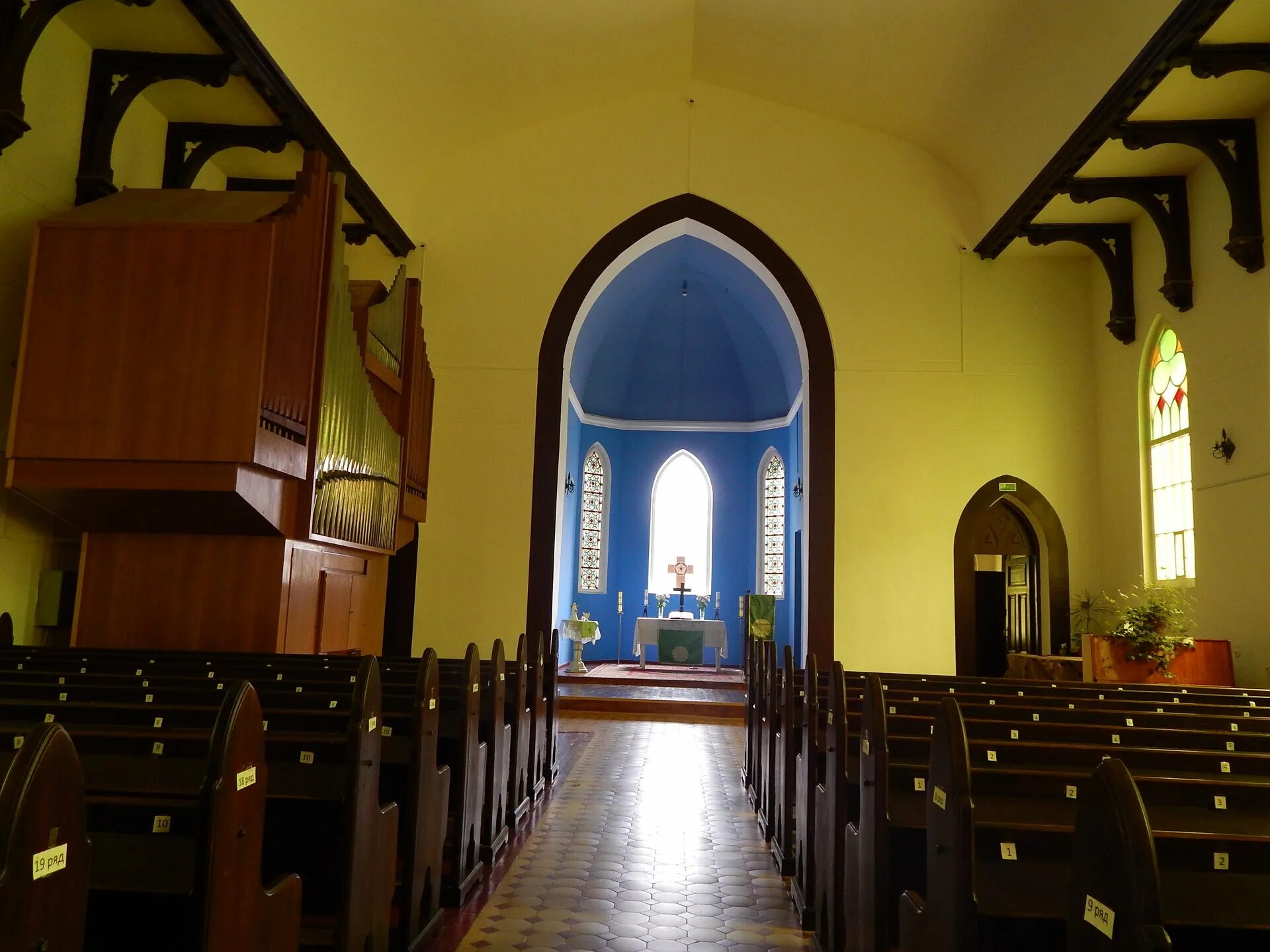 костел на девятовке службы. костел в гродно девятовка. красный костёл в гродно. костел пресвятого искупителя гродно. костел на девятовке в гродно.