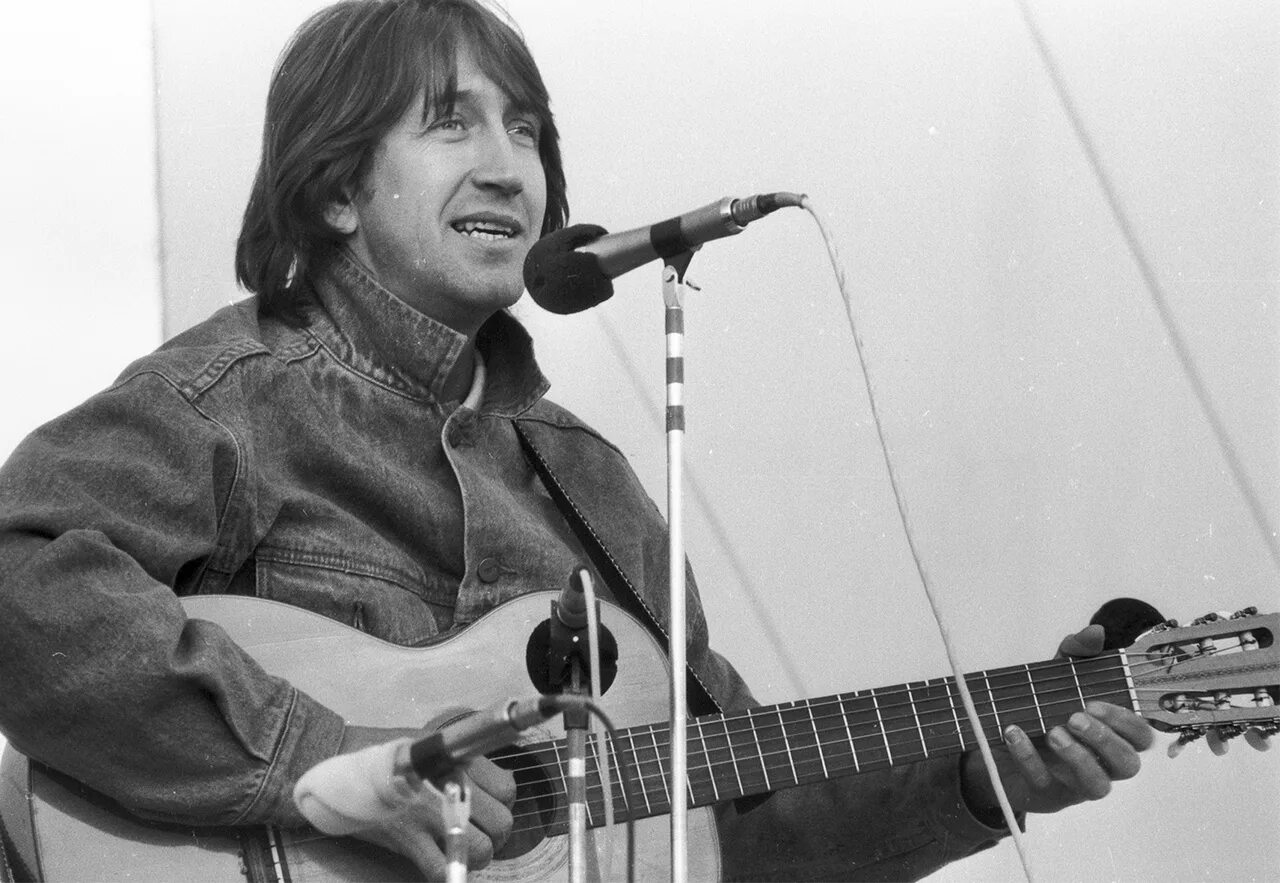 Митяев мосты. Фестиваль бардов грушинский. Митяев мосты. Митяев мосты. Митяев под мостом.