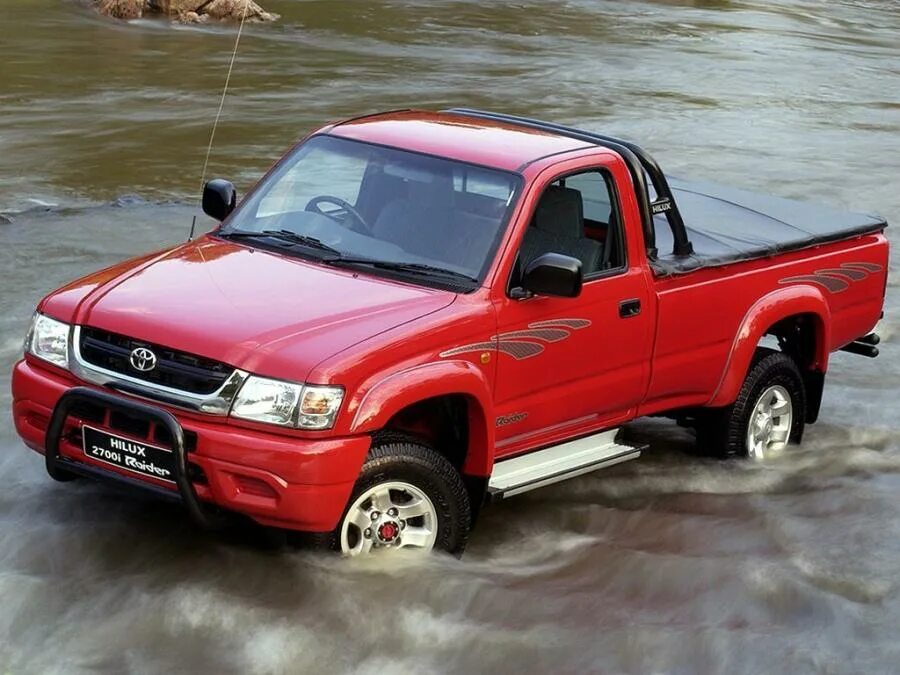 Тойота хайлюкс бу купить в россии. Тойота Хайлюкс 2001. Тойота Hilux Single Cab. Тойота Хайлюкс 2001 пикап. Toyota Hilux 2700i.