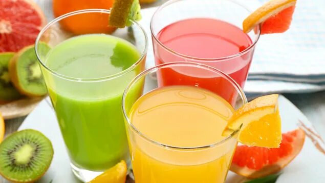 Свежевыжатый сок является чистым веществом. Фрукты сок. Витаминизированные напитки. Свежевыжатый сок на завтрак. Сок (напиток).