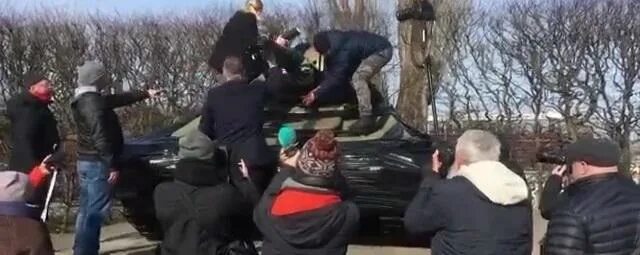Украинцы осквернили памятник. Украинцы осквернили памятник в Польше.