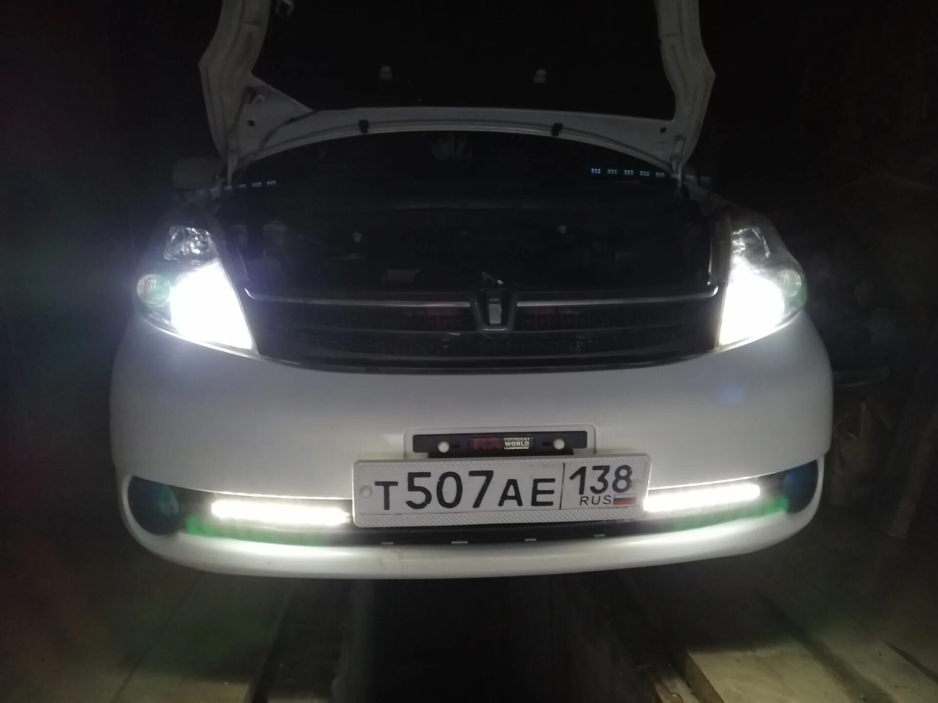 Лампы toyota wisher. Toyota wish 2005 ближний свет. Лампы ближнего света ксенон тойота авенсис 2007. Toyota wish 2003 лампочки для фара. Наименования лампочек тойота виш.