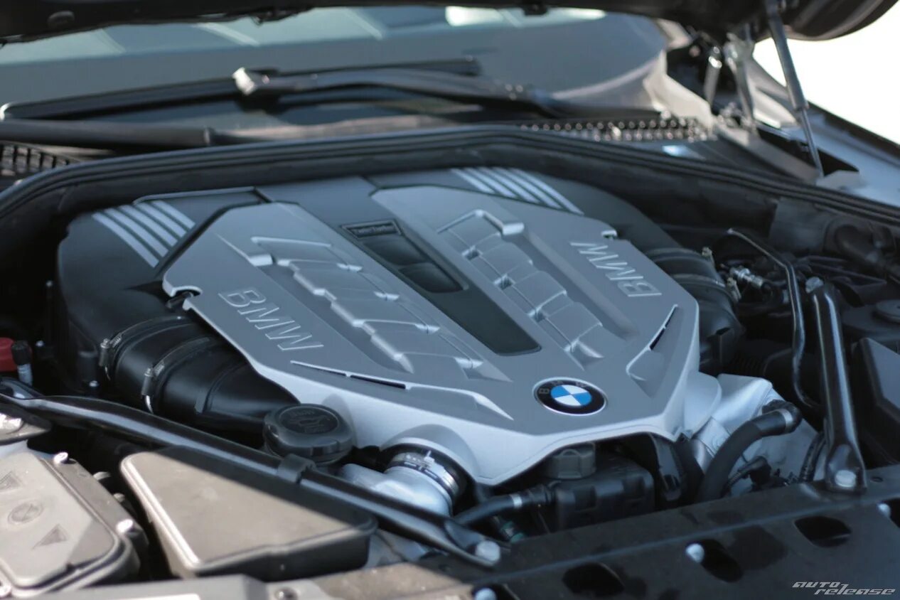 Двигатель бмв 750. 750 BMW мотор. BMW 750li мотор. 750li BMW мотор 4.8. Двигатель BMW 750.